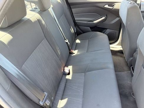 Used 2018 Ford Focus SE w/ Cold Weather Package FWD image 14