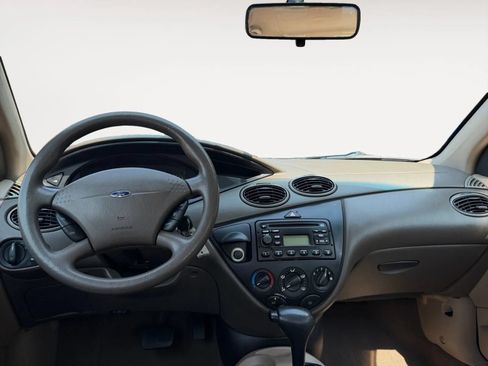 Used 2001 Ford Focus SE FWD image 12