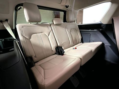 Used 2024 Ford Expedition Limited image 23