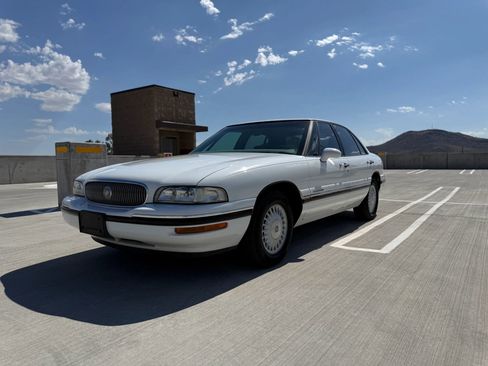 Used 1999 Buick Le Sabre Custom w/ Headliner Lighting Pkg FWD image 2