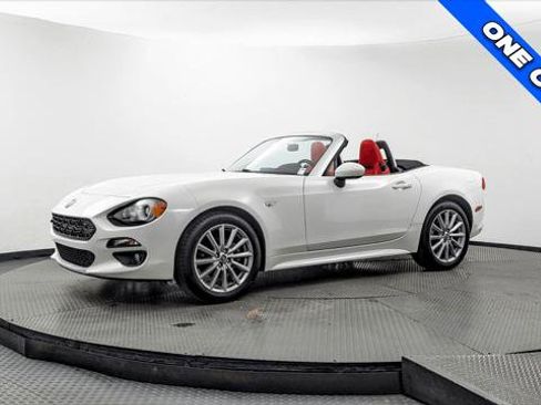 Used 2018 FIAT 124 Spider Lusso image 2