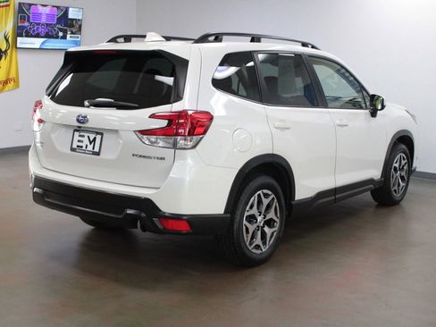Used 2023 Subaru Forester Premium image 6