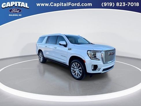 Used 2021 GMC Yukon XL Denali w/ Denali Premium Package image 2