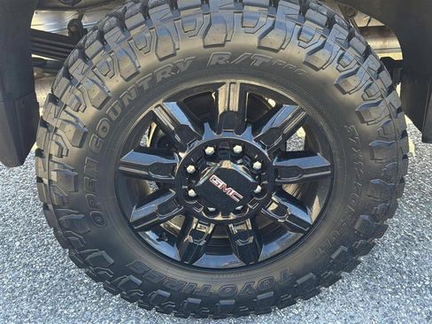 Used 2024 GMC Sierra 2500 AT4 w/ AT4 Premium Plus Package image 11