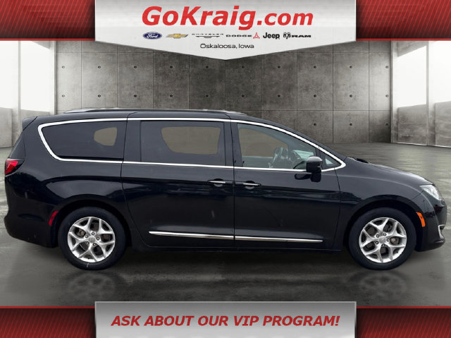 Used 2019 Chrysler Pacifica Touring-L FWD image 4