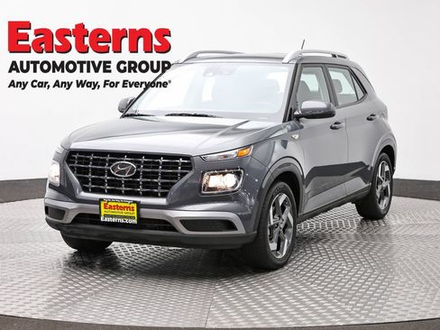 Used 2024 Hyundai Venue SEL FWD image 1