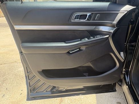 Used 2018 Ford Explorer XLT w/ Equipment Group 202A FWD image 9