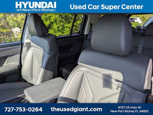 Used 2025 Hyundai Santa Fe SEL w/ Tow & Go Package FWD image 3