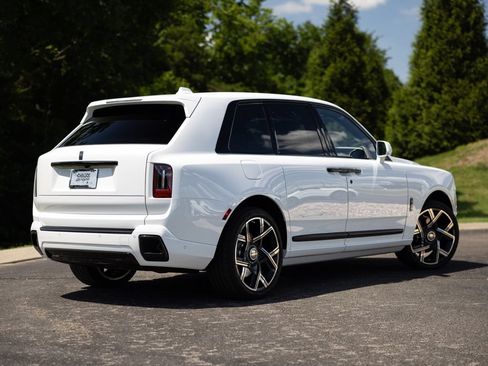 New 2027 Rolls-Royce Cullinan Black Badge AWD/4WD image 2