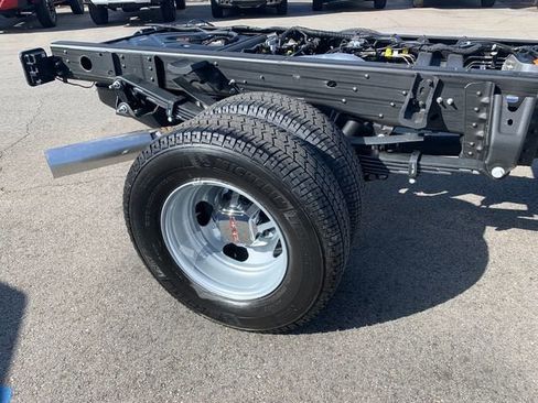 New 2026 GMC Sierra 3500 SLE RWD image 7