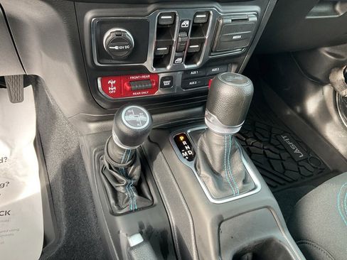 Used 2023 Jeep Wrangler Unlimited Rubicon 4xe image 11