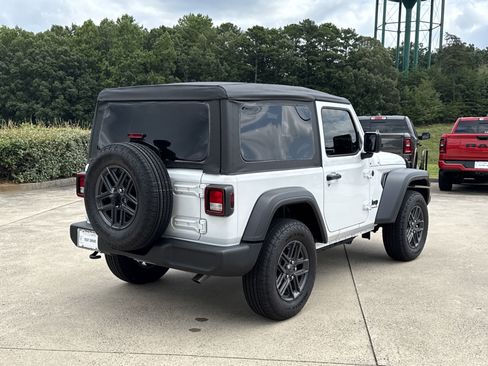 Used 2025 Jeep Wrangler Sport S image 7