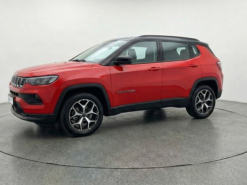 Used 2025 Jeep Compass Limited image 3