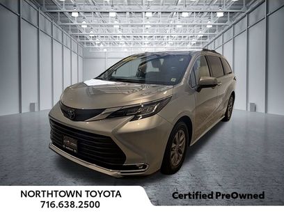 Used 2022 Toyota Sienna XLE
