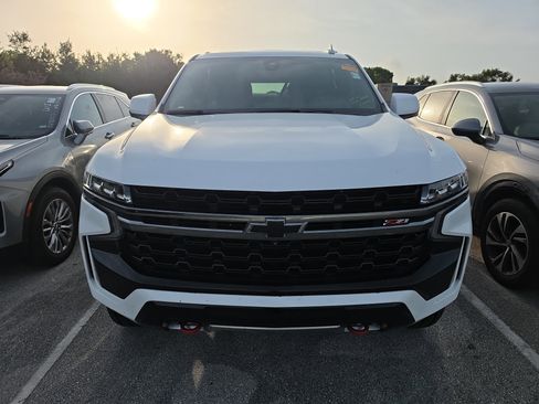 Used 2022 Chevrolet Tahoe Z71 w/ Luxury Package AWD/4WD image 2