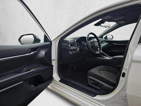 Used 2022 Toyota Camry LE image 17