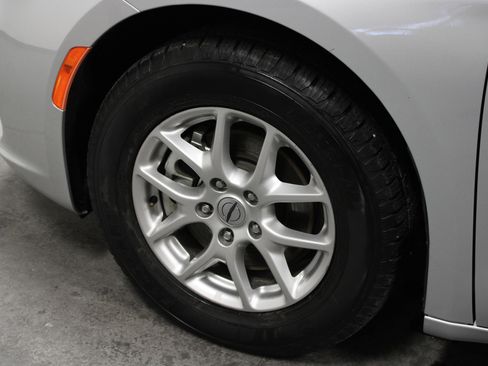 Used 2024 Chrysler Pacifica Touring-L image 10