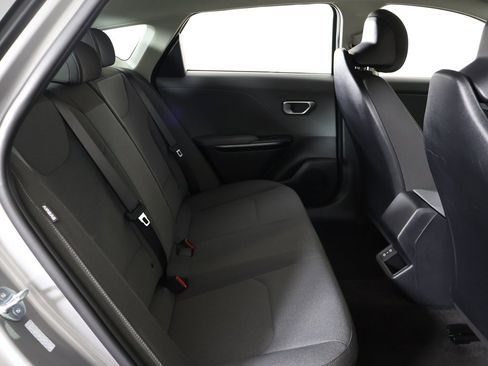 Used 2025 Kia K4 LXS image 31