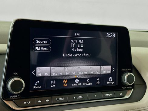 Used 2023 Nissan Rogue SV image 21