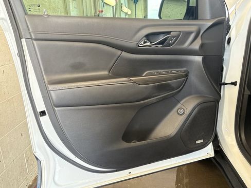 Used 2020 GMC Acadia SLT w/ Driver Alert Package II FWD image 14