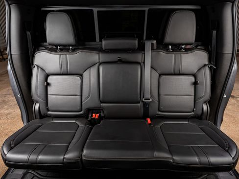 Used 2021 Chevrolet Silverado 1500 High Country w/ Technology Package image 34