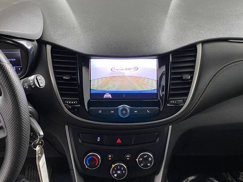 Used 2020 Chevrolet Trax LT AWD/4WD image 21