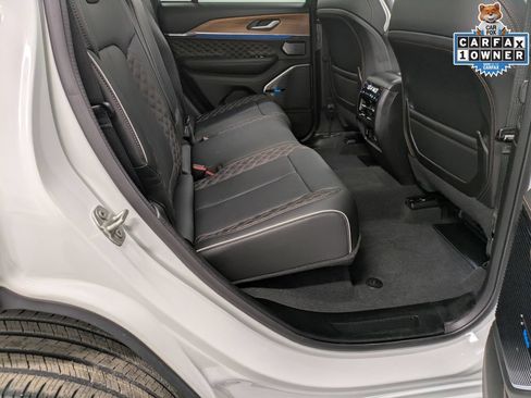 Used 2024 Jeep Grand Cherokee Summit AWD/4WD image 27