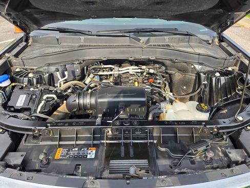 Used 2021 Ford Explorer XLT w/ Equipment Group 202A AWD/4WD image 30