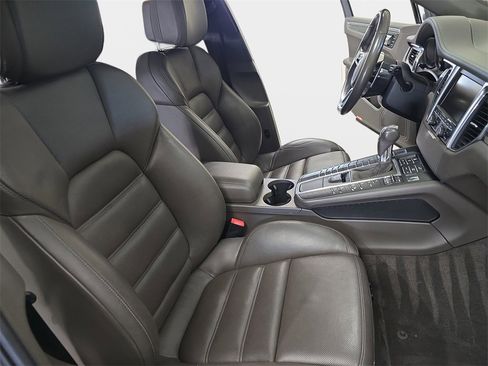 Used 2015 Porsche Macan S image 12