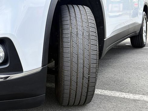 Used 2020 Chevrolet Traverse LT w/ Driver Confidence II Package image 27