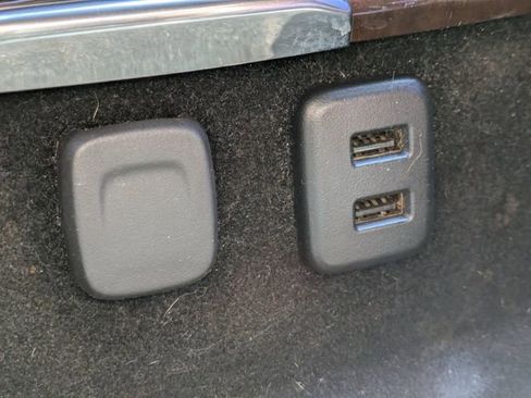 Used 2019 Cadillac Escalade Premium Luxury w/ Escalade Sport Edition image 18