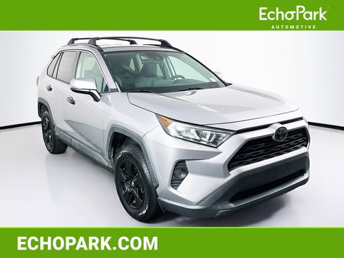 Used 2020 Toyota RAV4 XLE FWD image 1