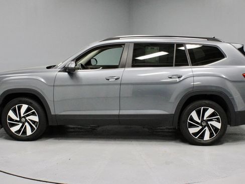 Used 2025 Volkswagen Atlas SE AWD/4WD image 8