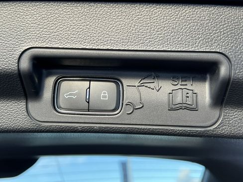 Certified 2022 Ford Explorer XLT w/ Equipment Group 202A image 38