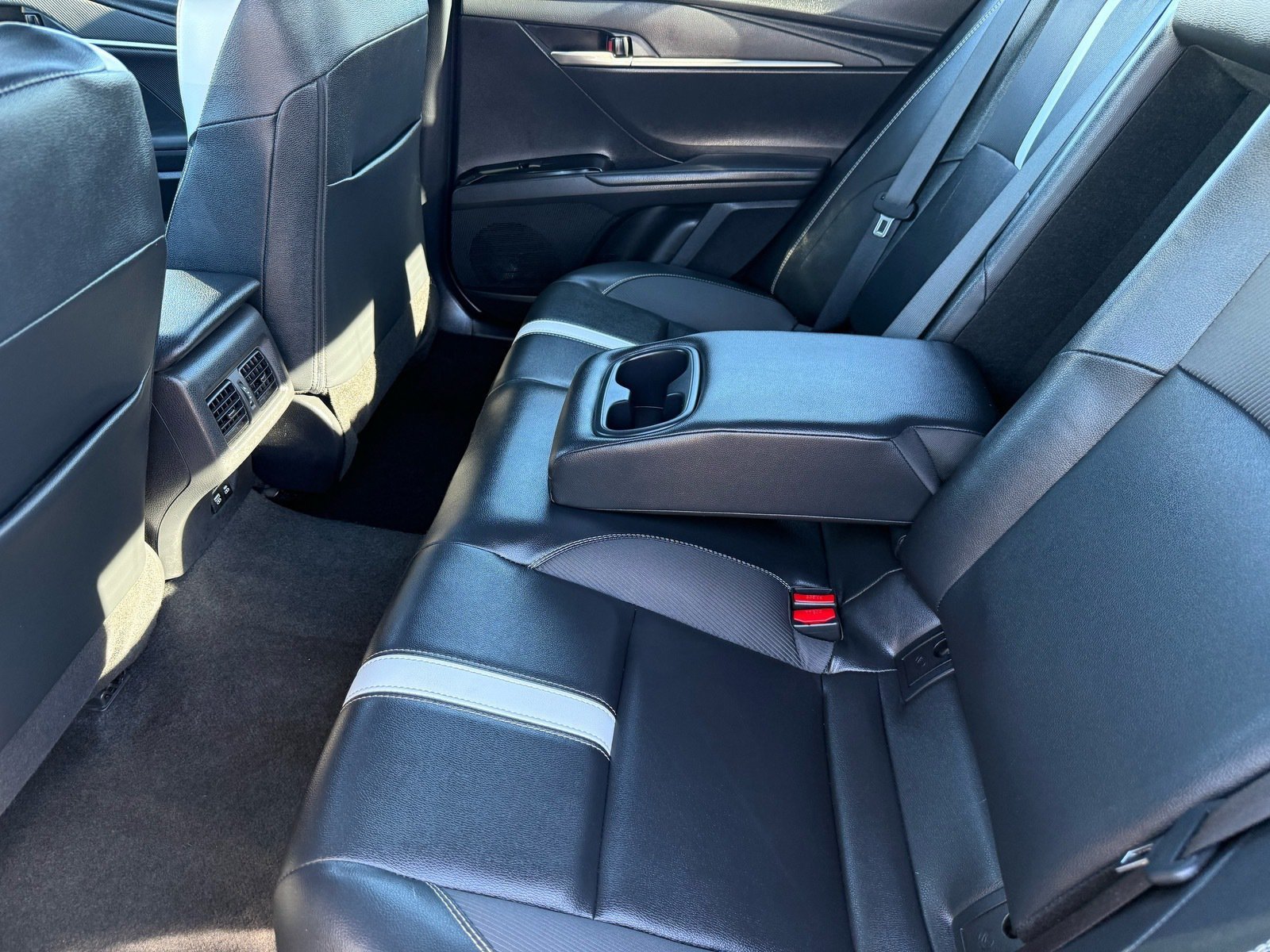 Used 2025 Toyota Camry SE FWD image 27