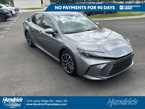 Used 2025 Toyota Camry XLE w/ Premium Plus Package FWD image 1