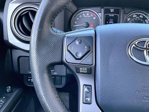Used 2019 Toyota Tacoma TRD Off-Road image 11