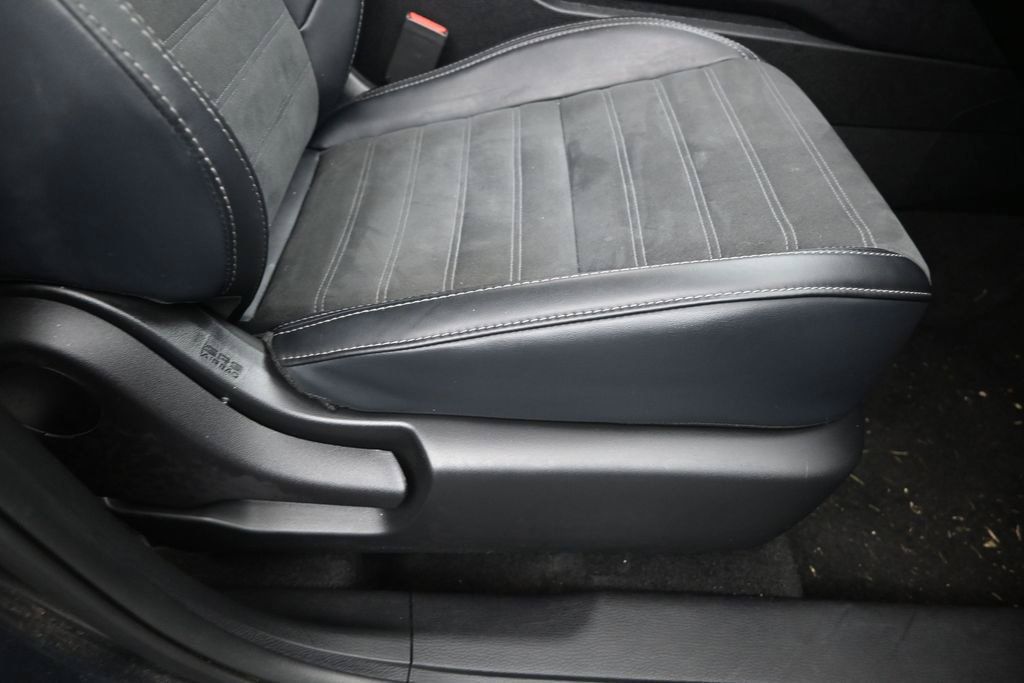 Used 2025 Mitsubishi Outlander SE FWD image 11