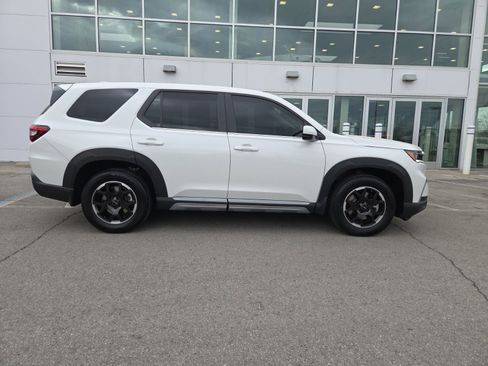Used 2025 Honda Pilot EX-L image 6