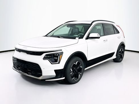 Used 2023 Kia Niro Wave w/ Wave Preserve Package FWD image 3