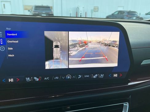 Used 2025 Chevrolet Traverse RS image 22