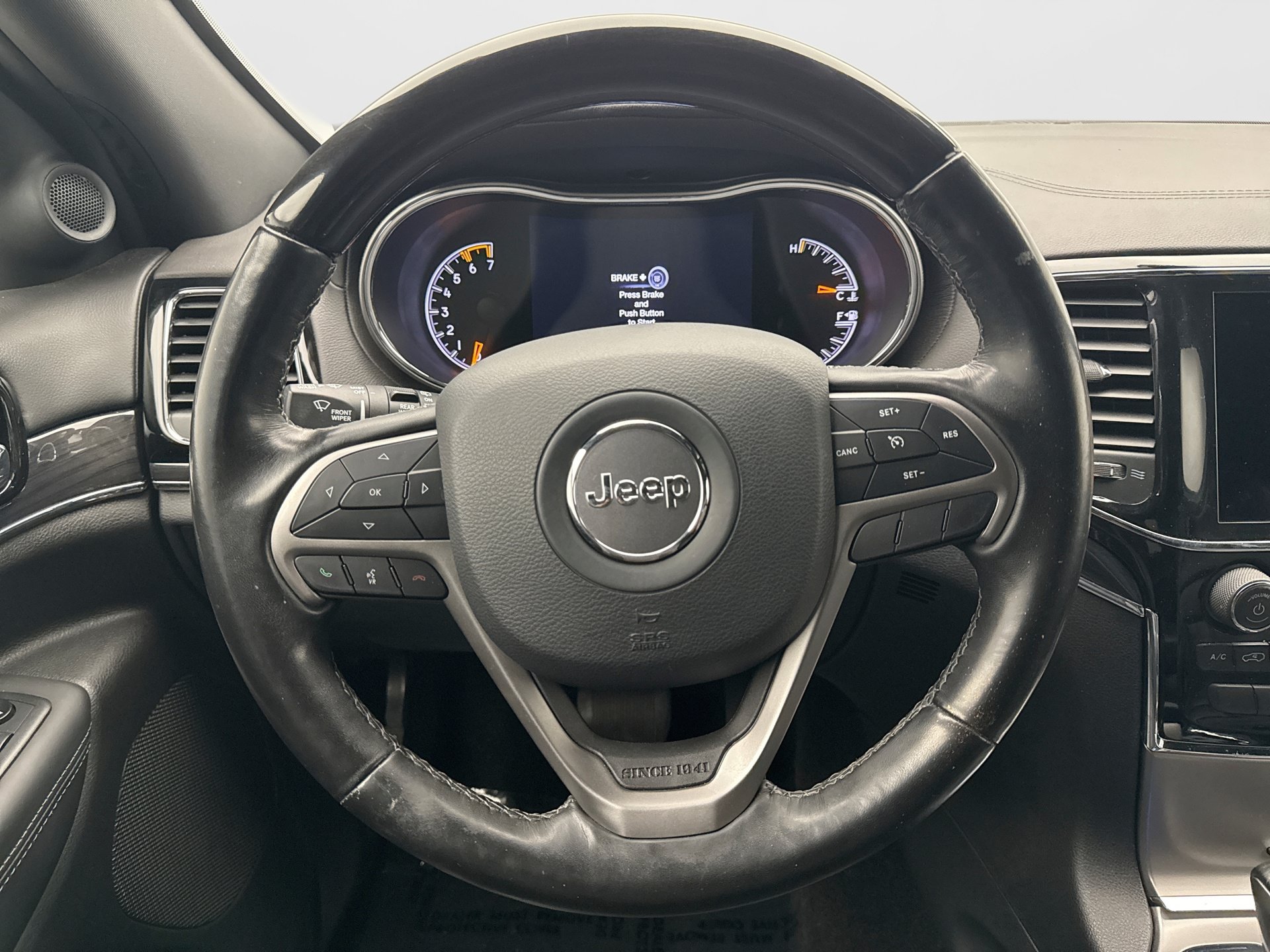 Used 2020 Jeep Grand Cherokee Overland AWD/4WD image 12