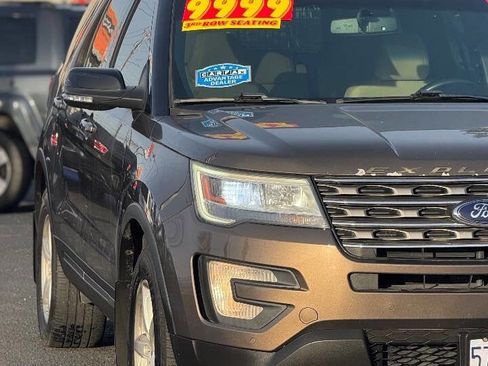 Used 2016 Ford Explorer XLT w/ Equipment Group 201A image 10