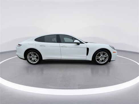 Used 2023 Porsche Panamera image 9