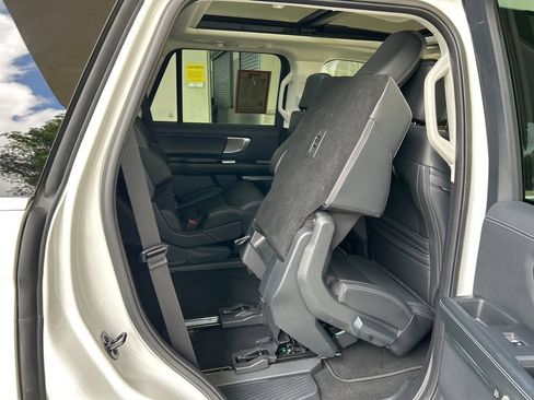 Used 2025 Ford Expedition Platinum AWD/4WD image 39