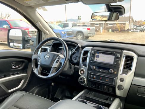 Used 2018 Nissan Titan PRO-4X image 38