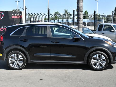 Used 2022 Kia Niro EX FWD image 9