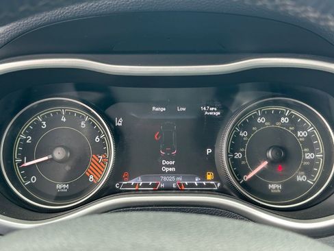 Used 2014 Jeep Cherokee Limited w/ Technology Group FWD image 23