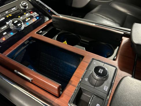 Used 2023 Lincoln Navigator Reserve AWD/4WD image 18