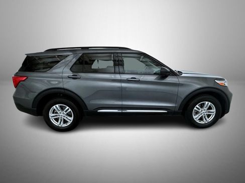 Used 2023 Ford Explorer XLT AWD/4WD image 4